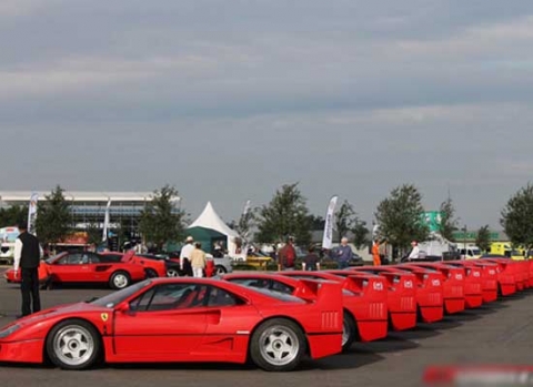 58 chiếc Ferrari F40  màu đỏ đã  